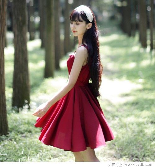 精妙绝伦一抹红 少女也能彰显女人味
